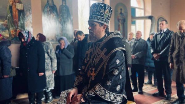 Єпископ Феодосій звершив Літургію Передосвячених дарів у Варвинському благочинні