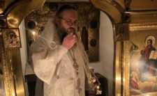 У батьківську поминальну суботу митрополит Климент звершив нічну Божественну літургію у ближніх печерах лаври