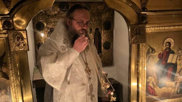 У батьківську поминальну суботу митрополит Климент звершив нічну Божественну літургію у ближніх печерах лаври