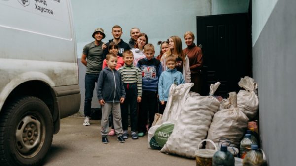 Священник та парафіяни Михайлівського храму с. Крути вчергове передали гуманітарну допомогу нужденним