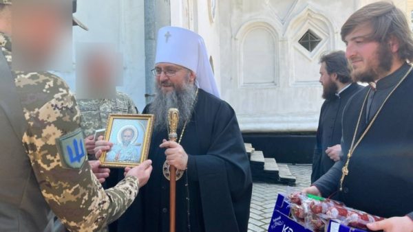 Митрополит Климент передав гуманітарну допомогу українським воїнам