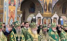 Тисячі вірян взяли участь у соборному богослужіння на Почаївській горі у день вшанування преподобного Амфілохія Почаївського