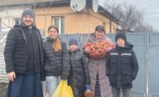 Допомога багатодітним та малозабезпеченим родинам перед різдвяними святами