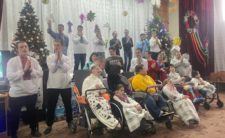 Єпископ Феодосій разом із священнослужителями Ніжина привітали вихованців дитячого будинку-інтернату з Різдвом Христовим