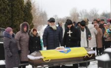 Священники Прилуччини провели в останню путь захисника України
