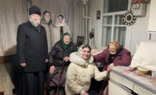 Єпископ Феодосій передав благодійну допомогу нужденним