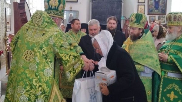 Архієреї Ніжинської єпархії передали благодійну допомогу родинам українських воїнів