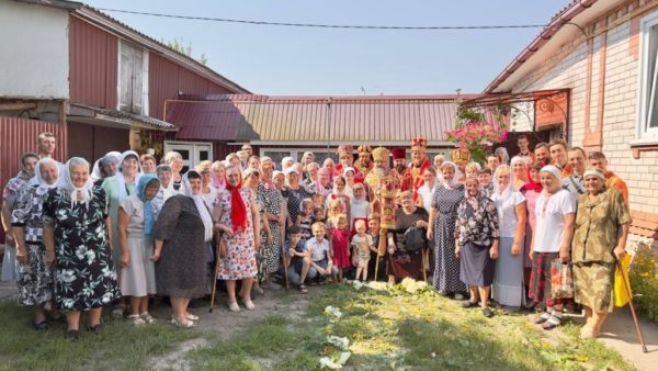 Митрополит Климент звершив Літургію разом із ліквідованою релігійною громадою у с. Крути